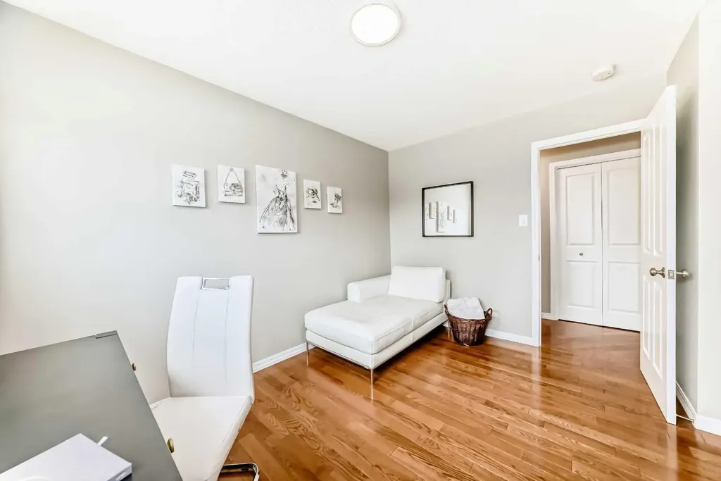 2212 4 Street NE Calgary AB T3E 4T9