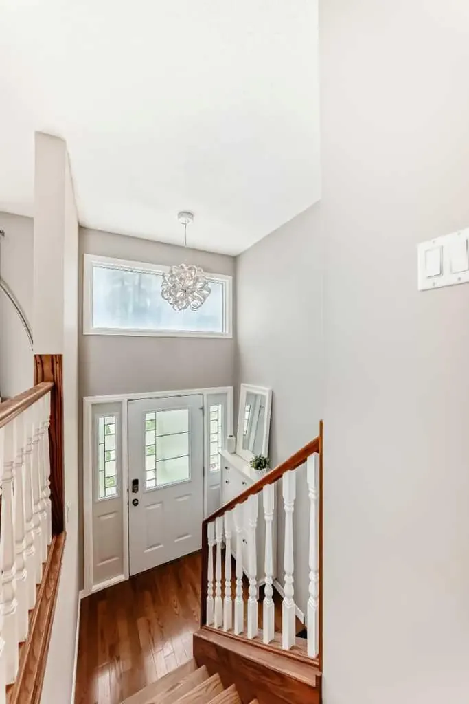 2212 4 Street NE Calgary AB T3E 4T9