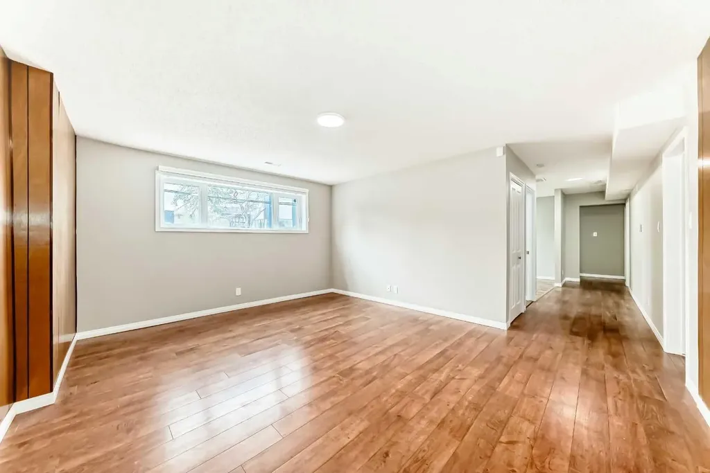 2212 4 Street NE Calgary AB T3E 4T9