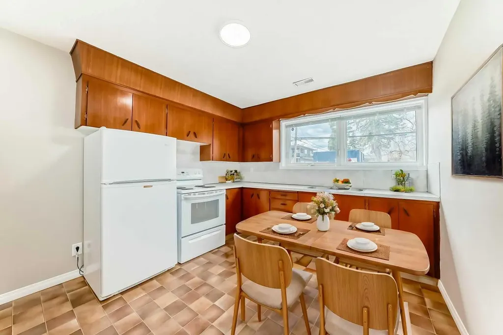 2212 4 Street NE Calgary AB T3E 4T9
