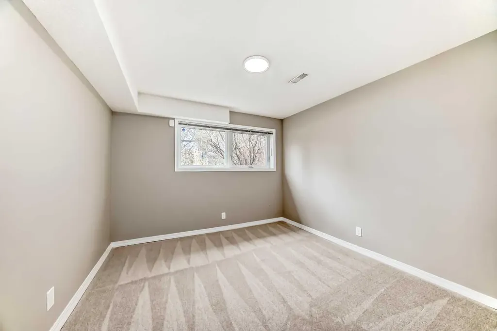 2212 4 Street NE Calgary AB T3E 4T9