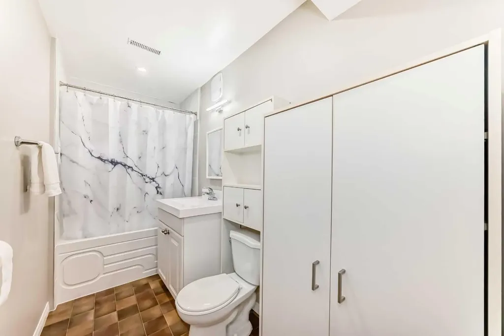 2212 4 Street NE Calgary AB T3E 4T9