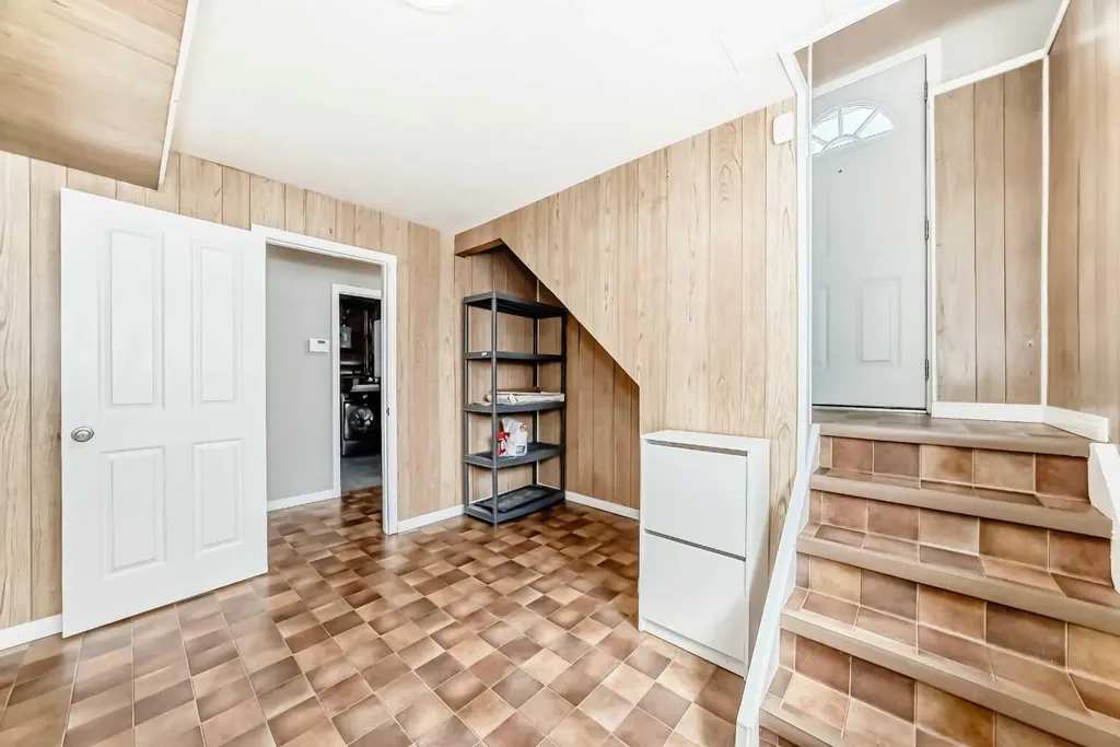 2212 4 Street NE Calgary AB T3E 4T9