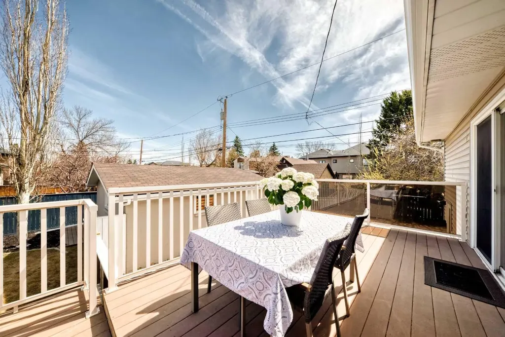 2212 4 Street NE Calgary AB T3E 4T9