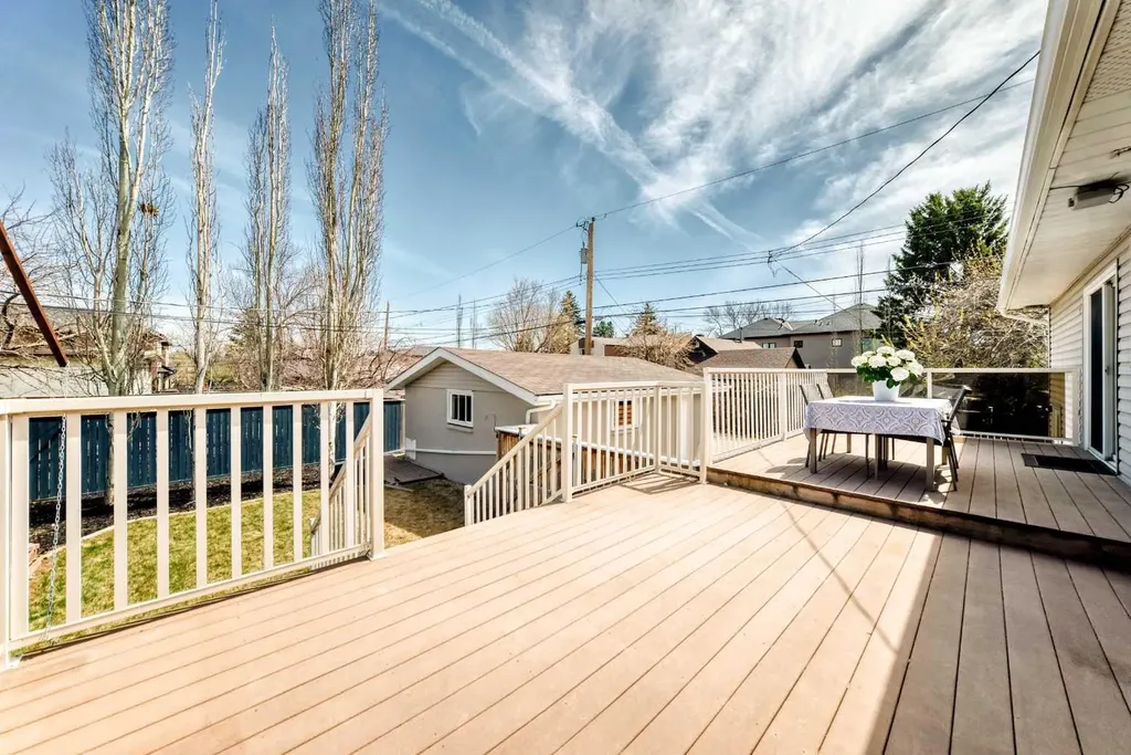 2212 4 Street NE Calgary AB T3E 4T9