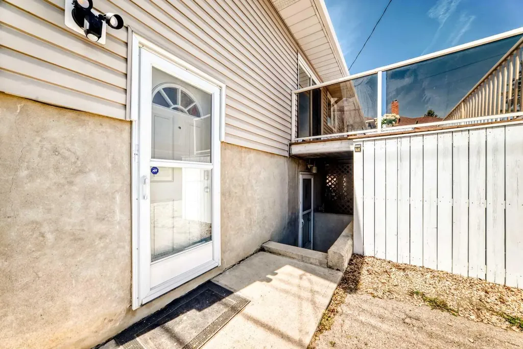 2212 4 Street NE Calgary AB T3E 4T9