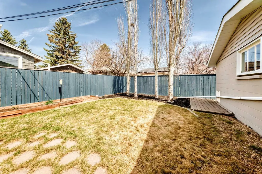 2212 4 Street NE Calgary AB T3E 4T9