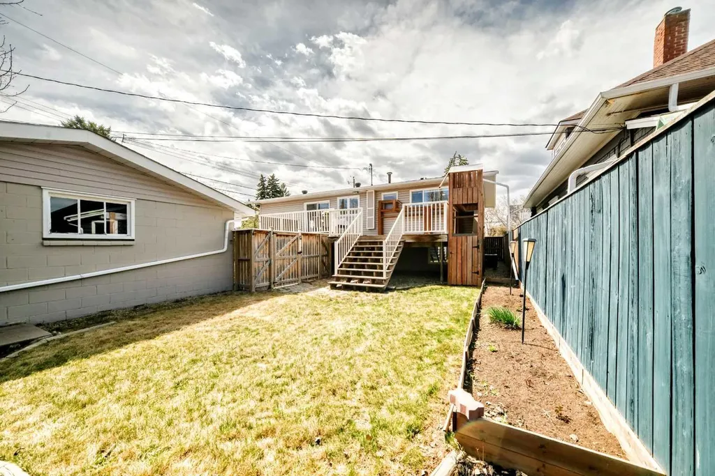 2212 4 Street NE Calgary AB T3E 4T9
