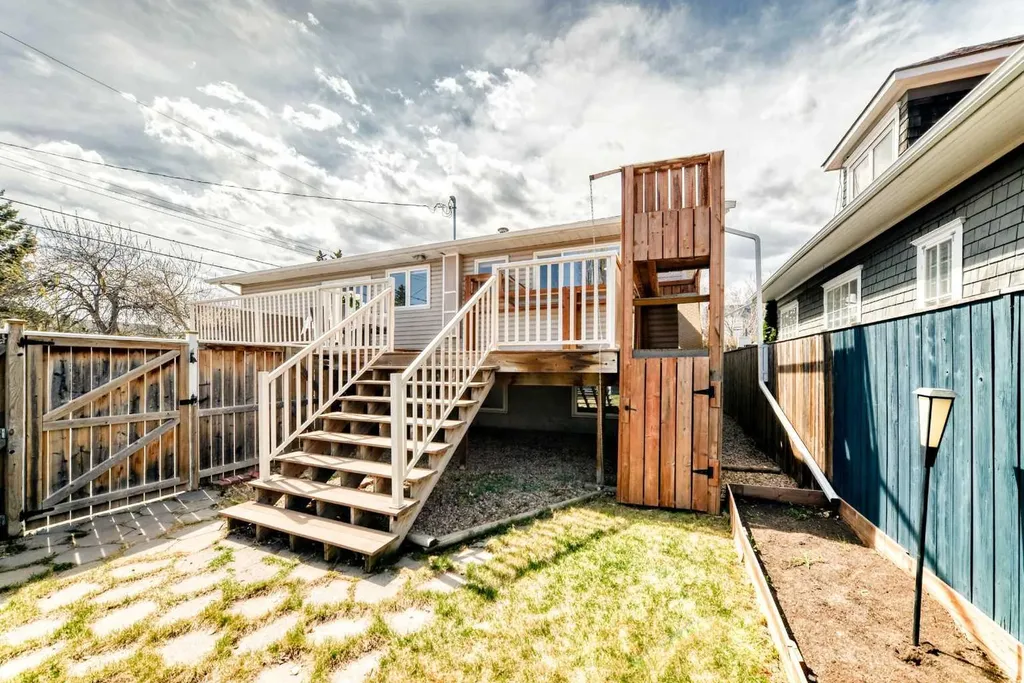 2212 4 Street NE Calgary AB T3E 4T9