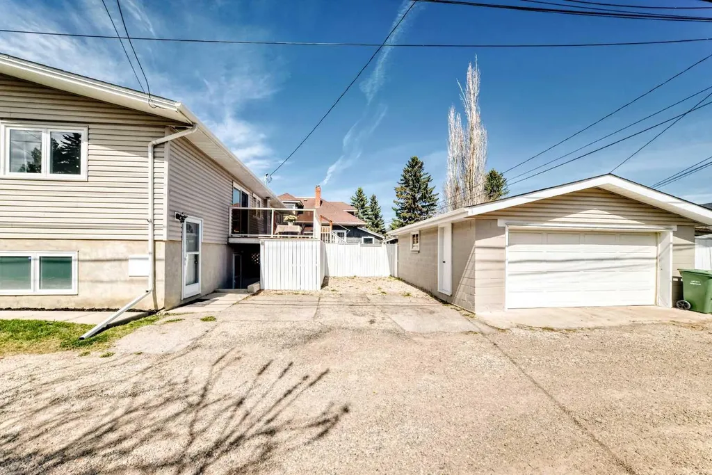 2212 4 Street NE Calgary AB T3E 4T9
