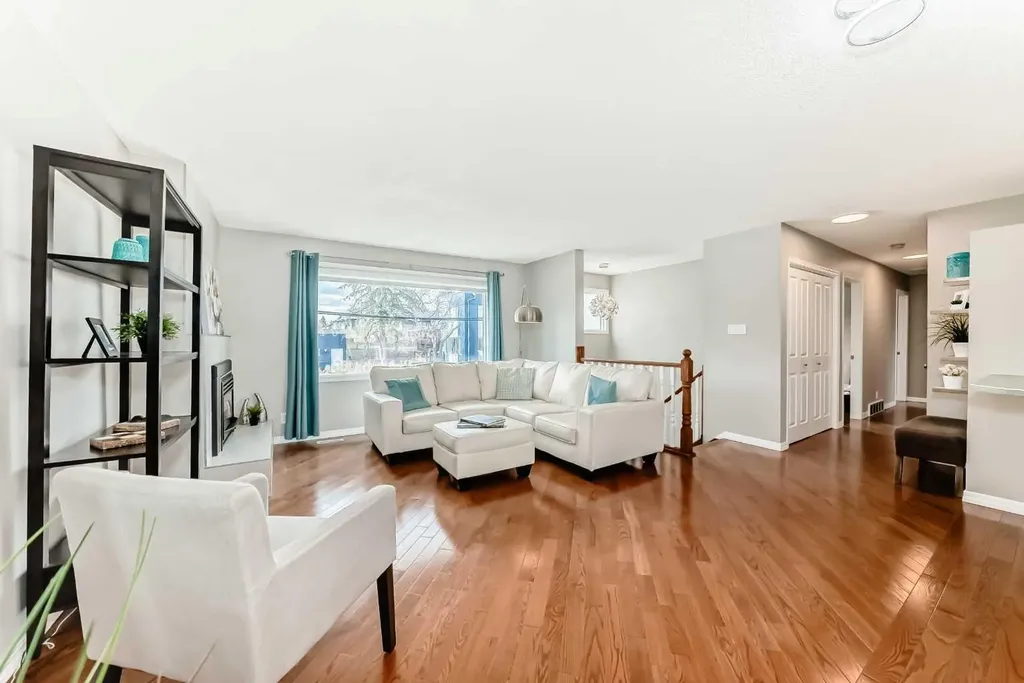 2212 4 Street NE Calgary AB T3E 4T9