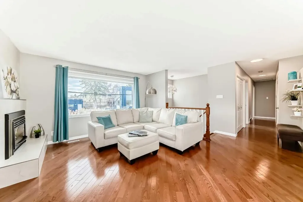 2212 4 Street NE Calgary AB T3E 4T9