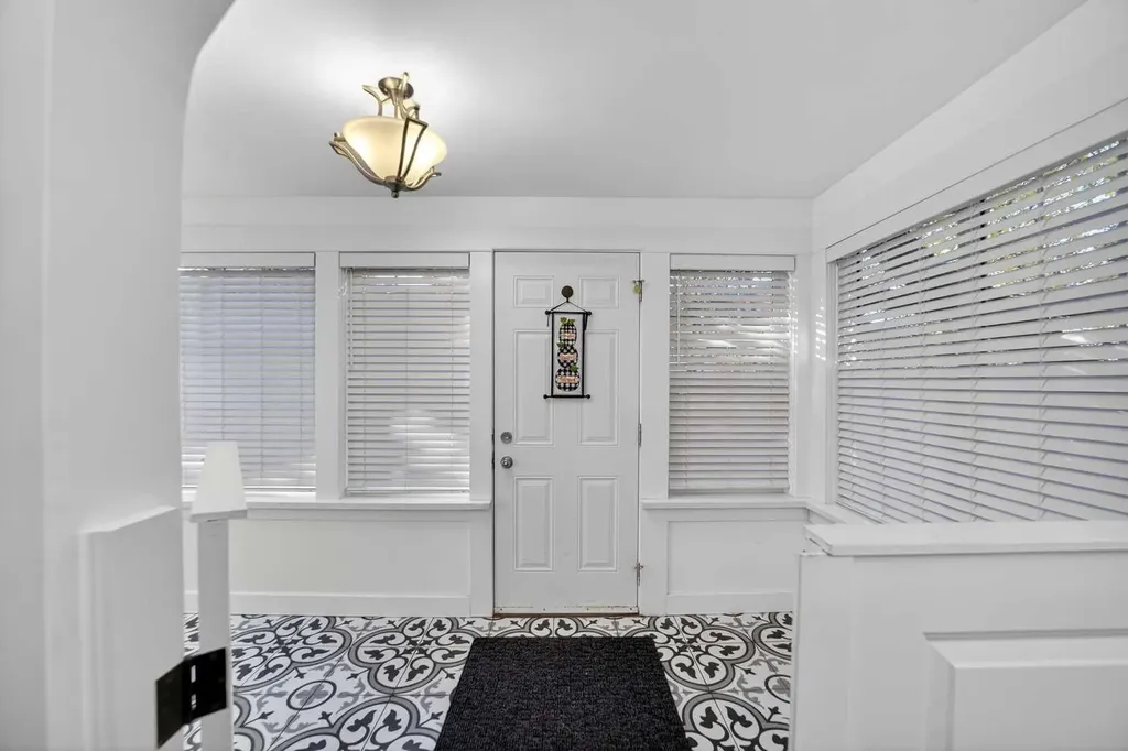 1919 14 Street Didsbury AB T0M 0W0