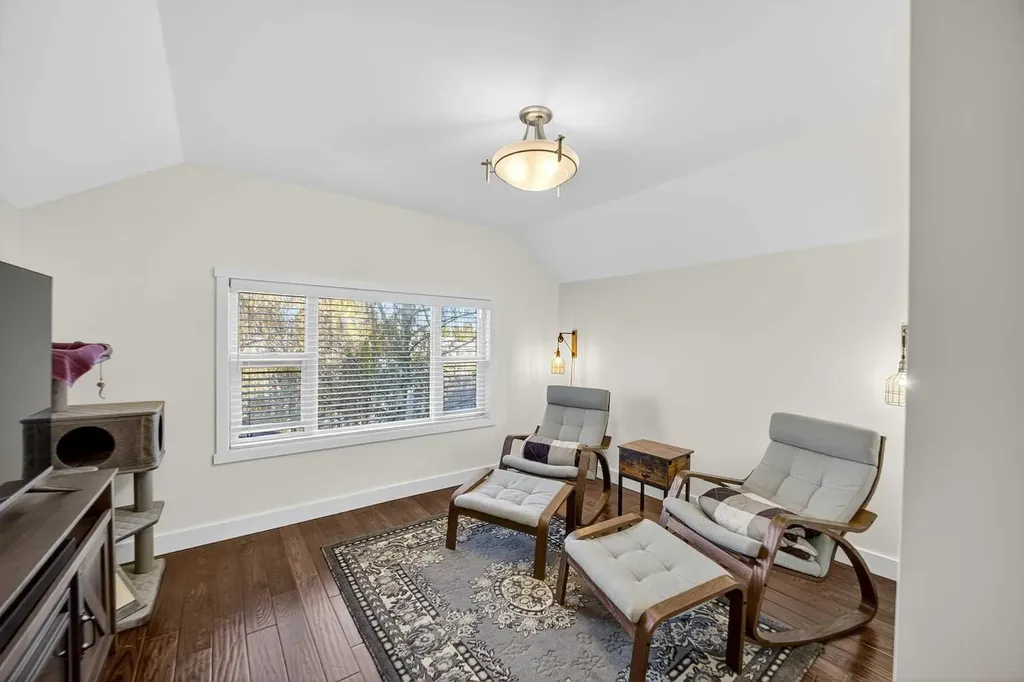 1919 14 Street Didsbury AB T0M 0W0