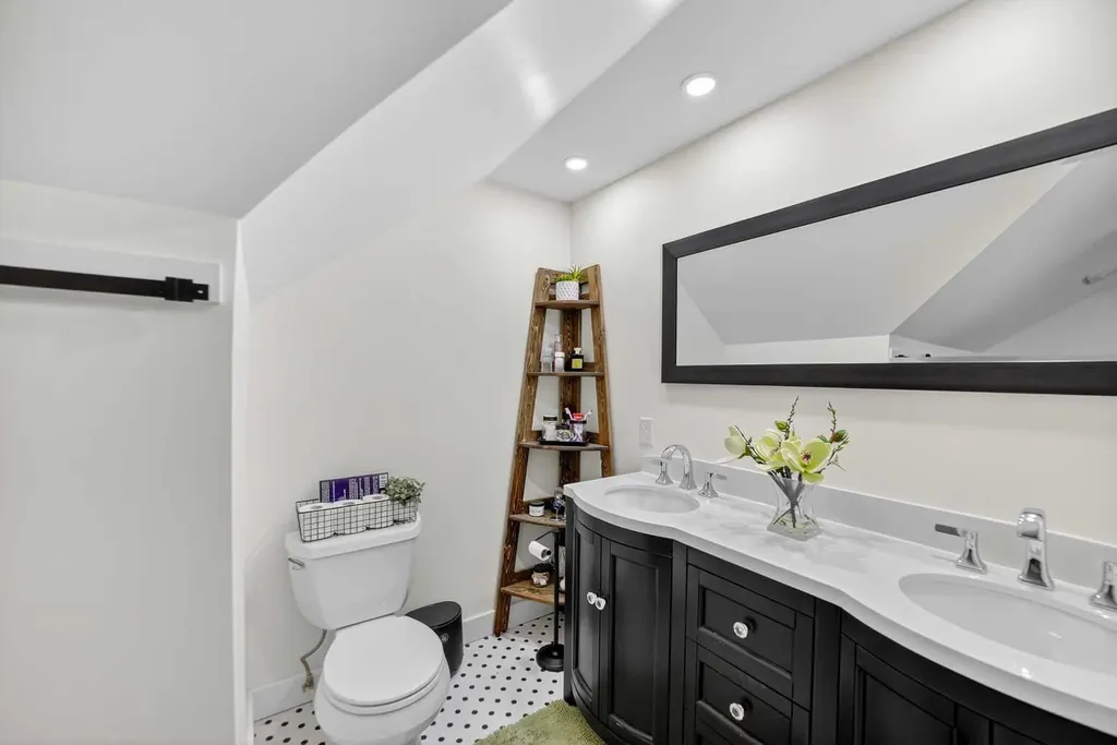 1919 14 Street Didsbury AB T0M 0W0