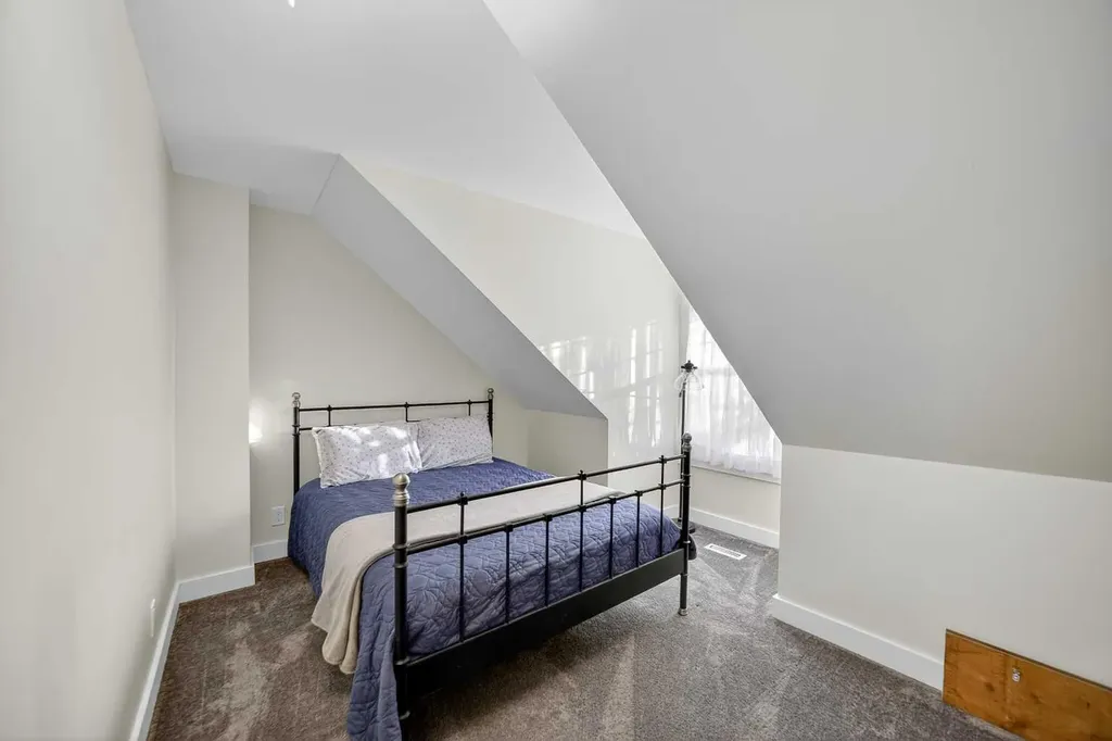 1919 14 Street Didsbury AB T0M 0W0