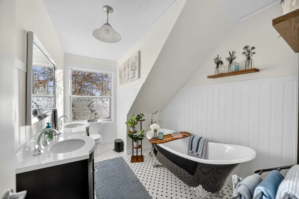 1919 14 Street Didsbury AB T0M 0W0
