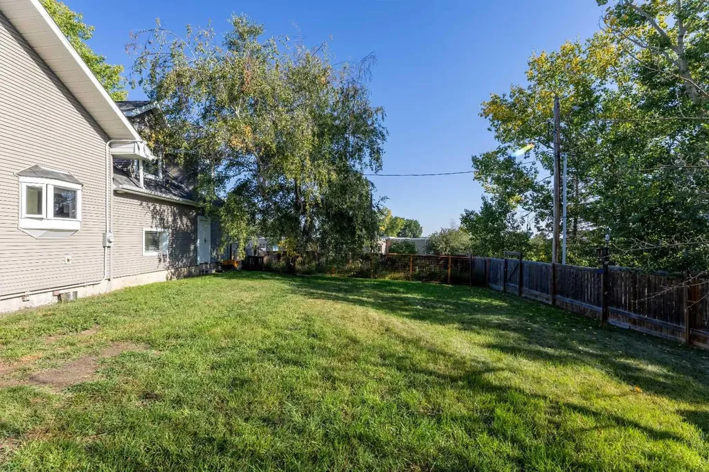 1919 14 Street Didsbury AB T0M 0W0