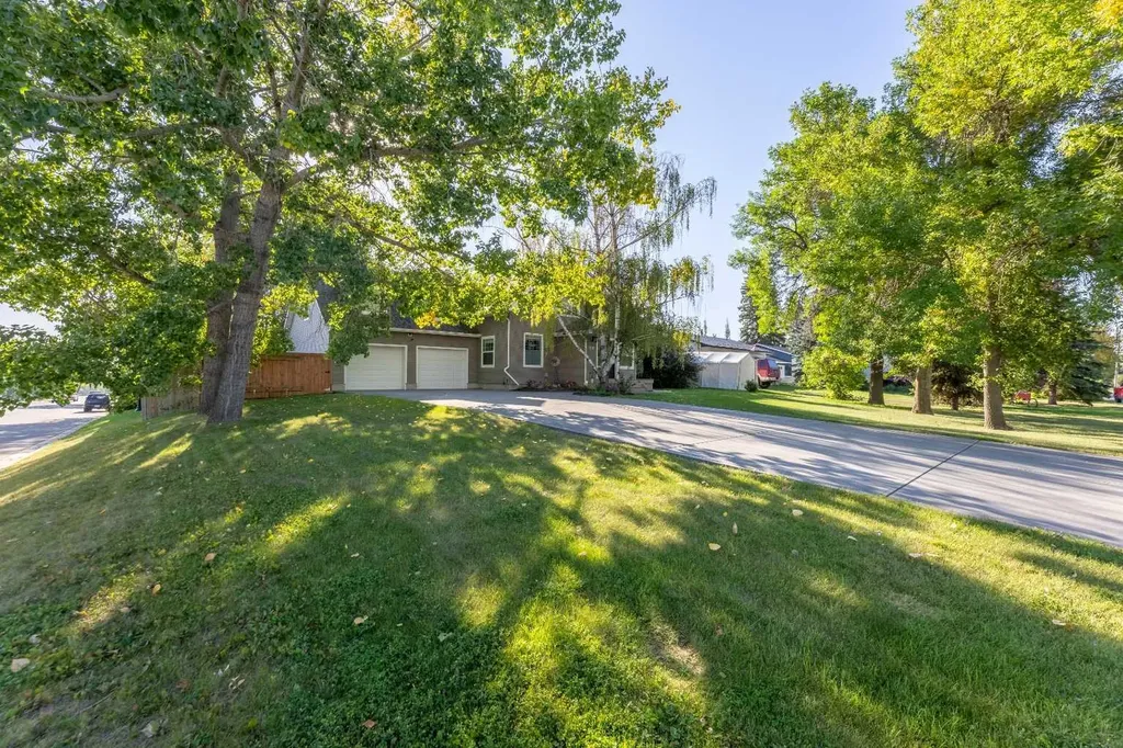 1919 14 Street Didsbury AB T0M 0W0