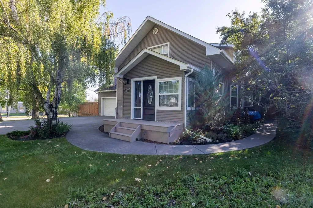 1919 14 Street Didsbury AB T0M 0W0