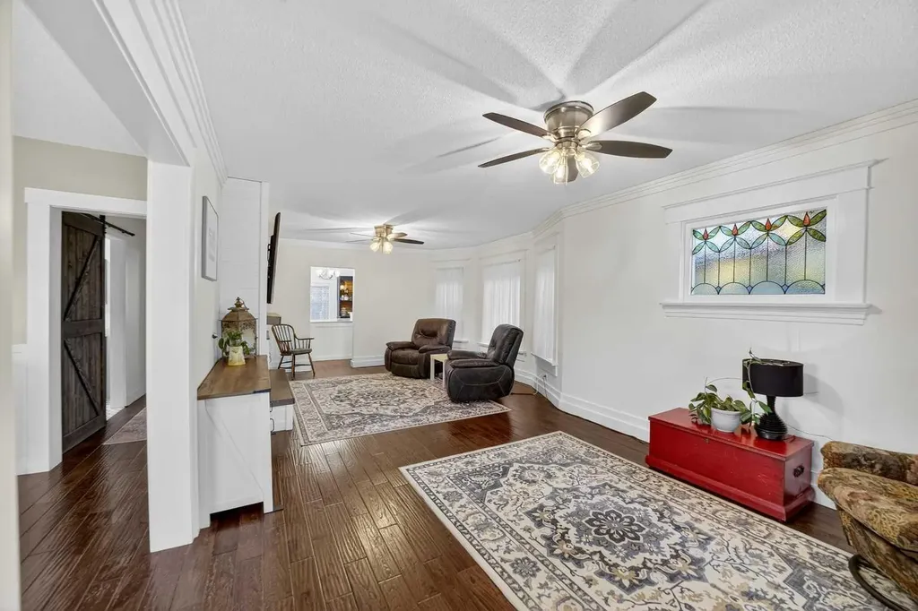 1919 14 Street Didsbury AB T0M 0W0