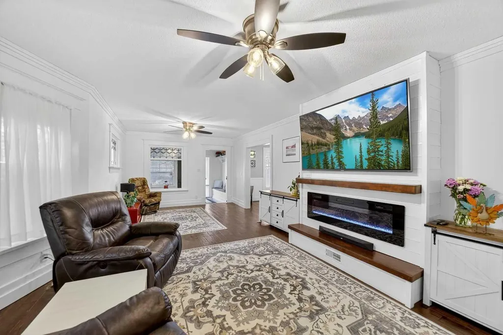 1919 14 Street Didsbury AB T0M 0W0