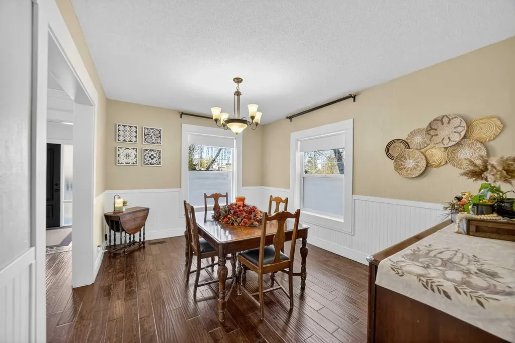 1919 14 Street Didsbury AB T0M 0W0