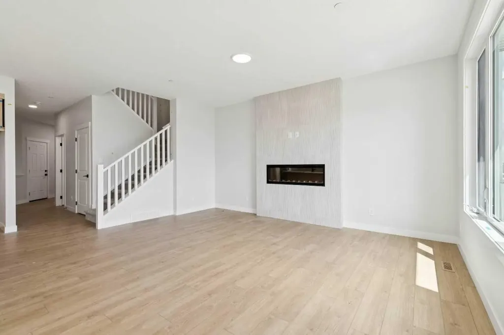546 Hotchkiss Manor Calgary AB T3S0J9
