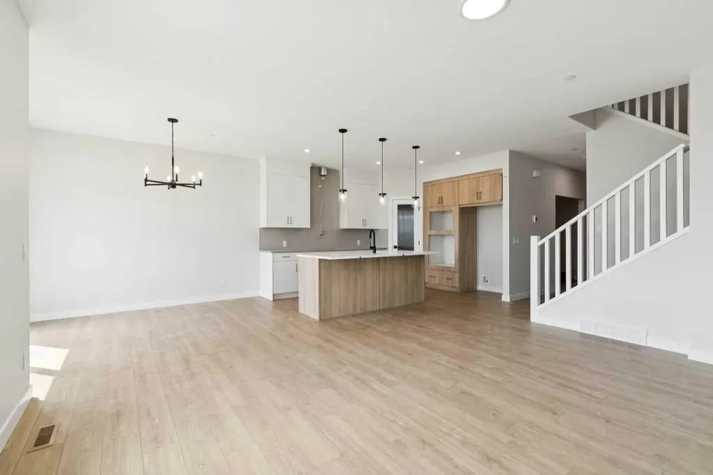546 Hotchkiss Manor Calgary AB T3S0J9