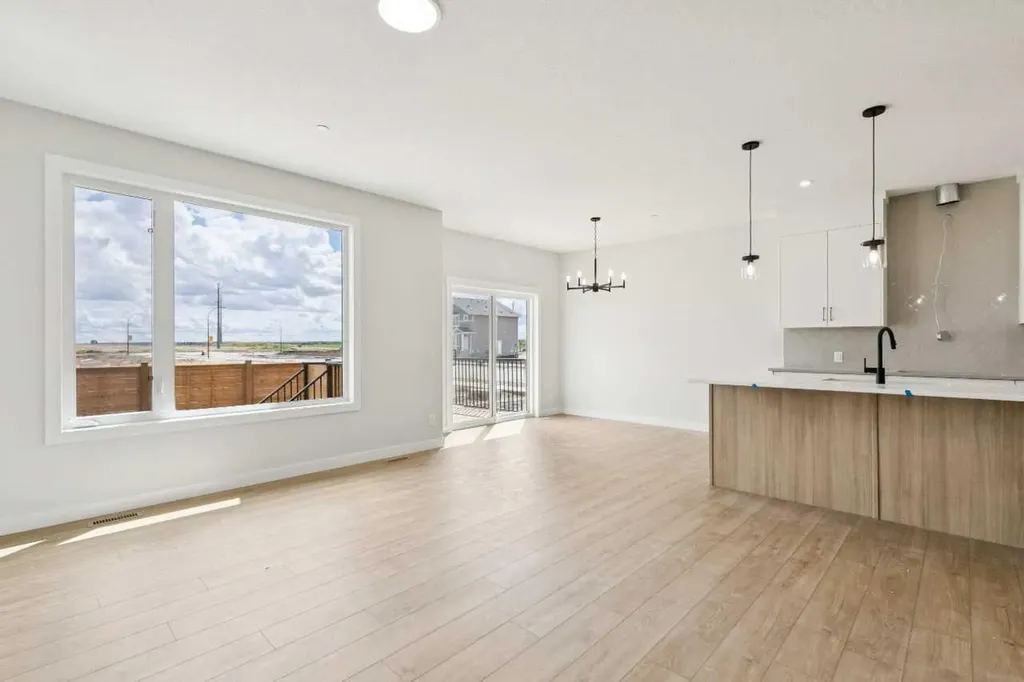 546 Hotchkiss Manor Calgary AB T3S0J9
