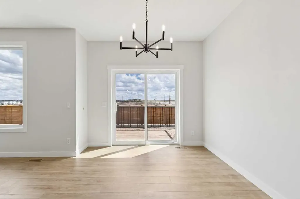 546 Hotchkiss Manor Calgary AB T3S0J9