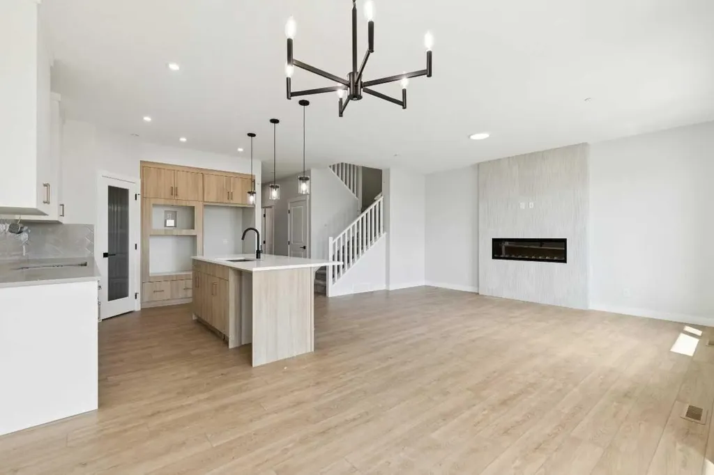 546 Hotchkiss Manor Calgary AB T3S0J9