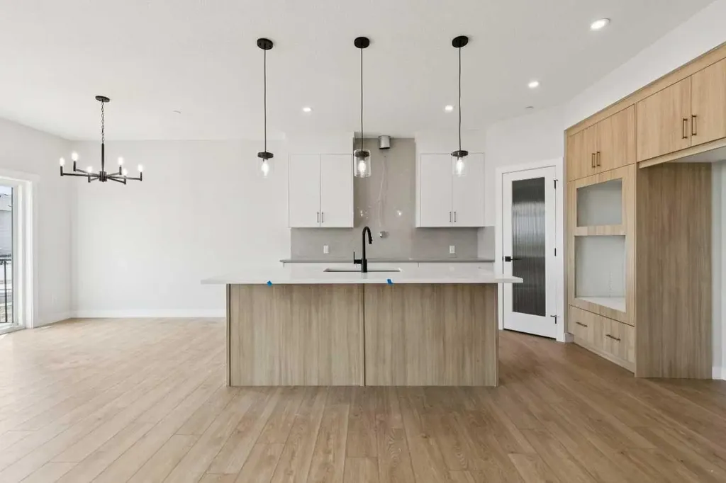 546 Hotchkiss Manor Calgary AB T3S0J9