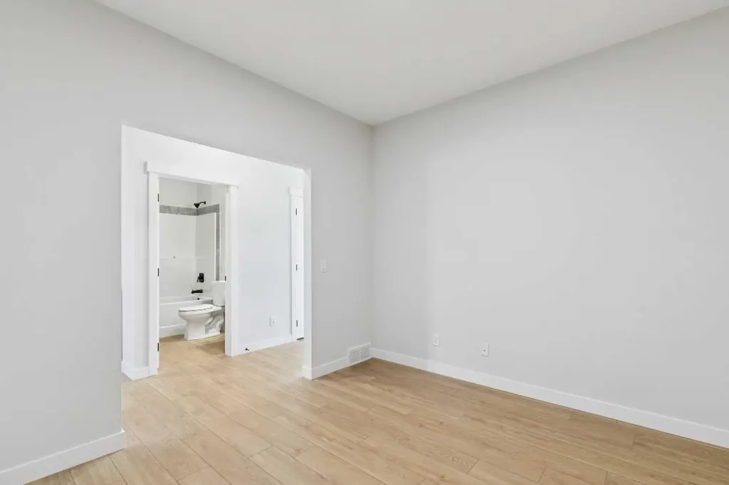 546 Hotchkiss Manor Calgary AB T3S0J9