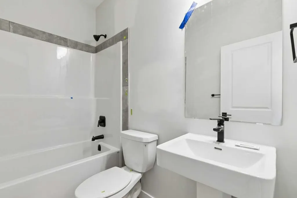 546 Hotchkiss Manor Calgary AB T3S0J9