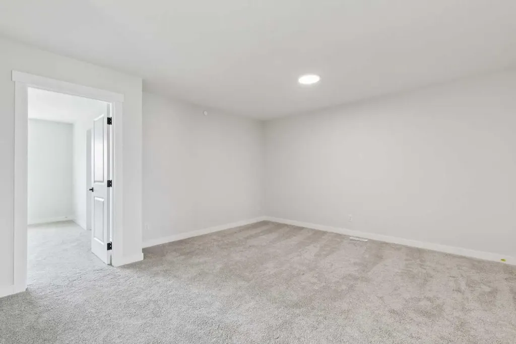 546 Hotchkiss Manor Calgary AB T3S0J9