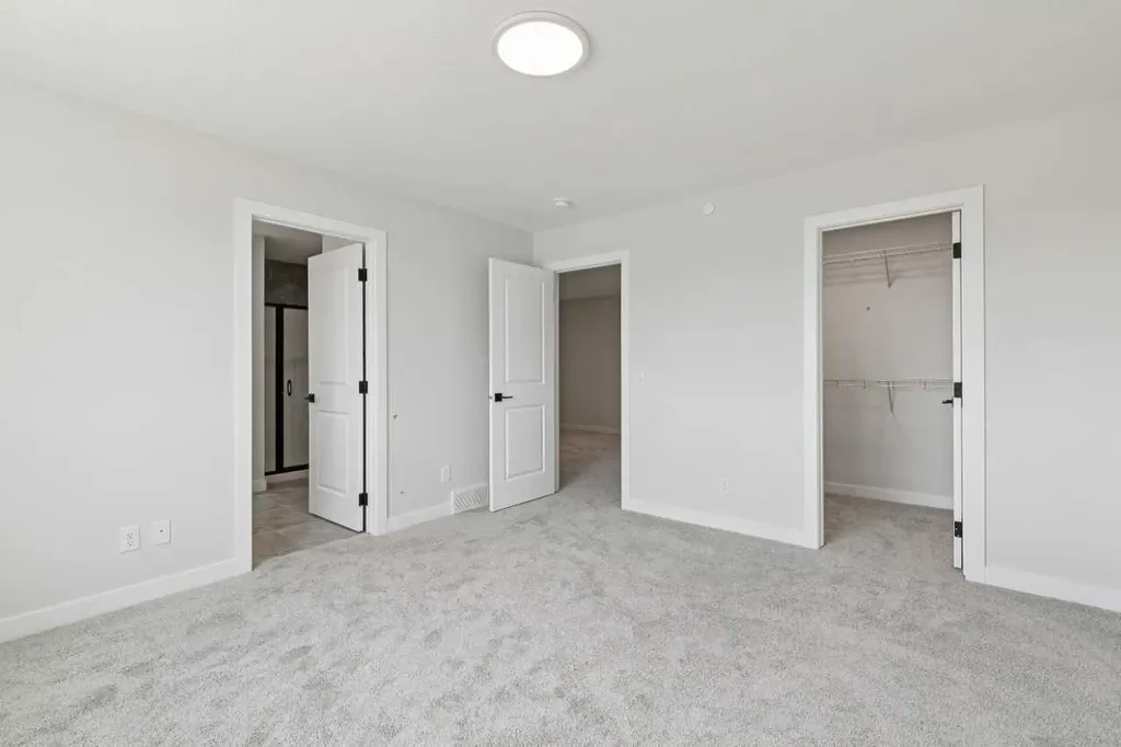 546 Hotchkiss Manor Calgary AB T3S0J9