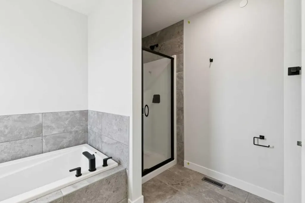 546 Hotchkiss Manor Calgary AB T3S0J9