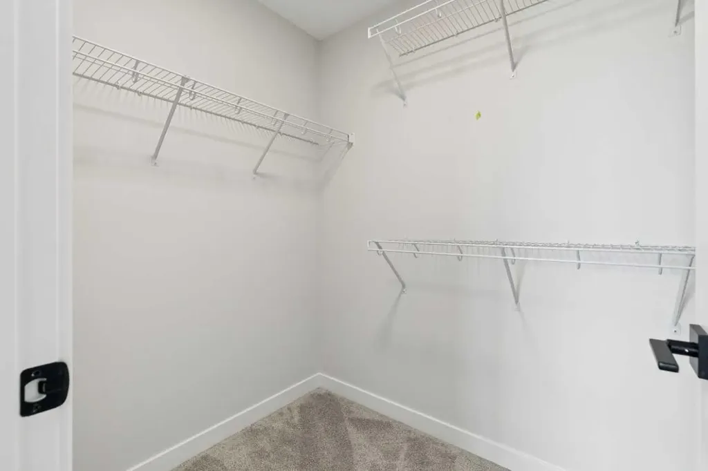546 Hotchkiss Manor Calgary AB T3S0J9