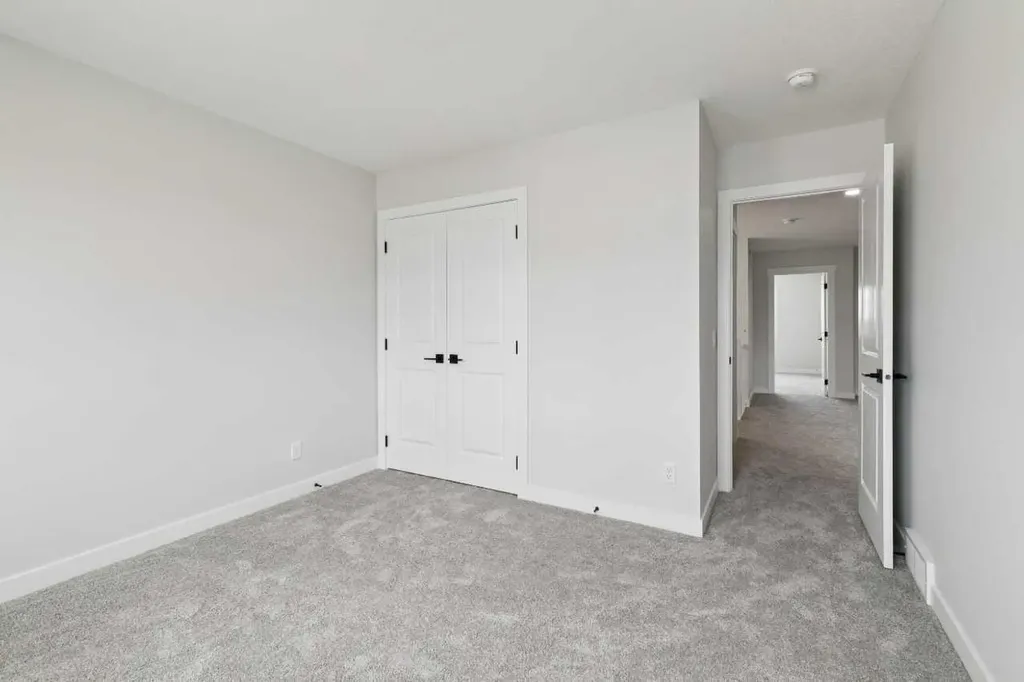 546 Hotchkiss Manor Calgary AB T3S0J9