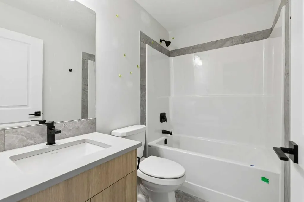 546 Hotchkiss Manor Calgary AB T3S0J9