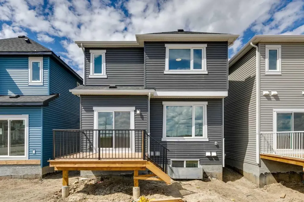 546 Hotchkiss Manor Calgary AB T3S0J9