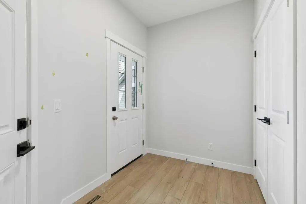 546 Hotchkiss Manor Calgary AB T3S0J9