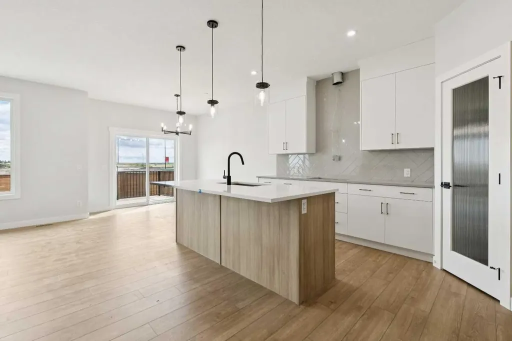 546 Hotchkiss Manor Calgary AB T3S0J9