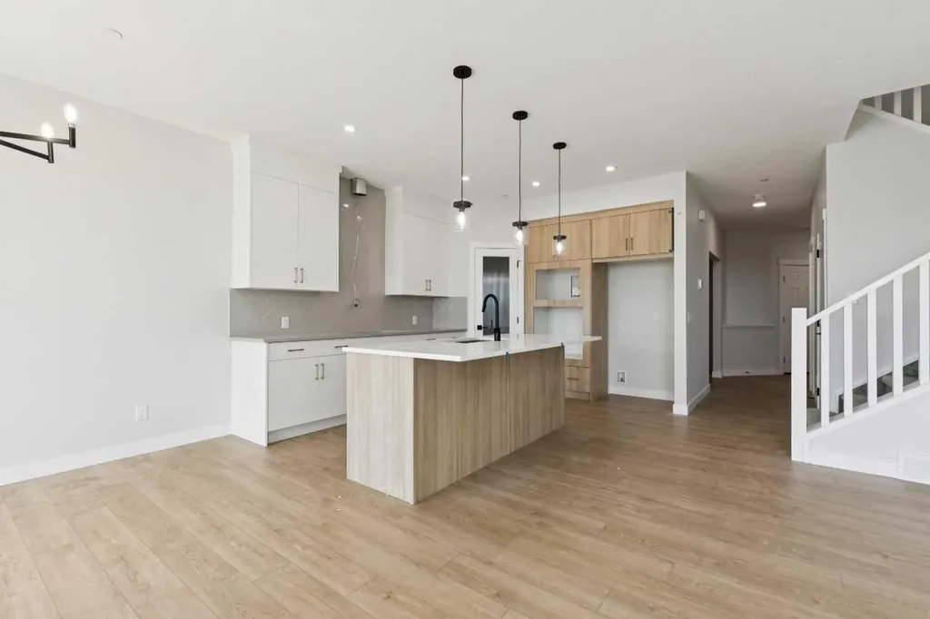 546 Hotchkiss Manor Calgary AB T3S0J9