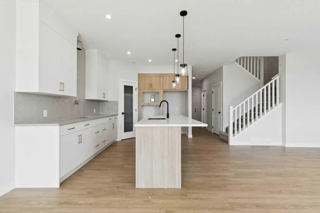 546 Hotchkiss Manor Calgary AB T3S0J9