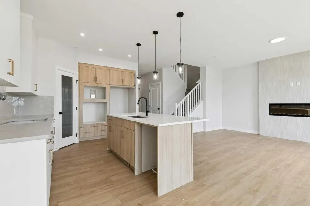 546 Hotchkiss Manor Calgary AB T3S0J9