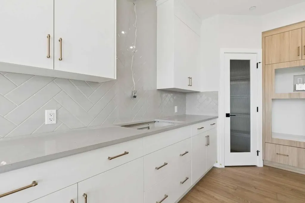 546 Hotchkiss Manor Calgary AB T3S0J9