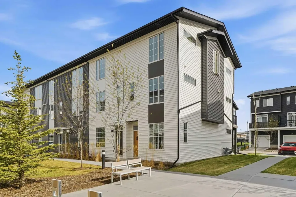 32 Walgrove Common SE Calgary AB T2X 4C2