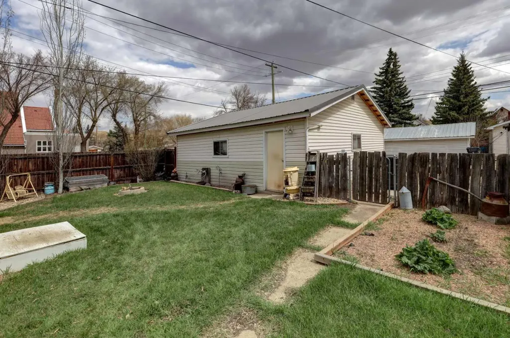 261 2 Avenue W Drumheller AB T0J 0Y4
